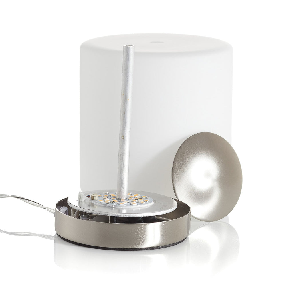 LED bordlampe Simi dimbar berøringsdimmer nikkel lys på