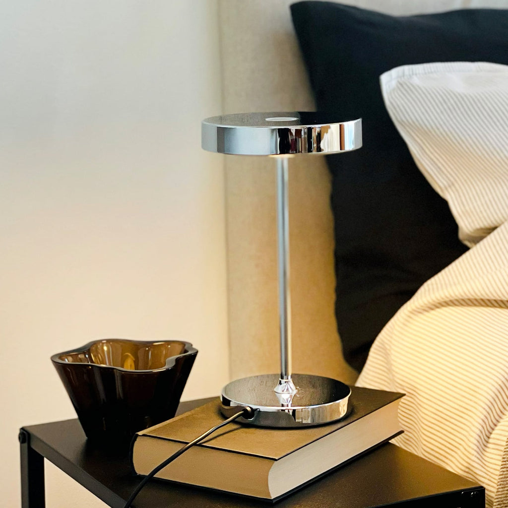 LED bordlampe Starlight krom dimbar detalj av touchdimmer
