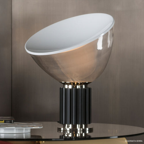 LED bordlampe Taccia Small dimbar detalj av munnblåst glass