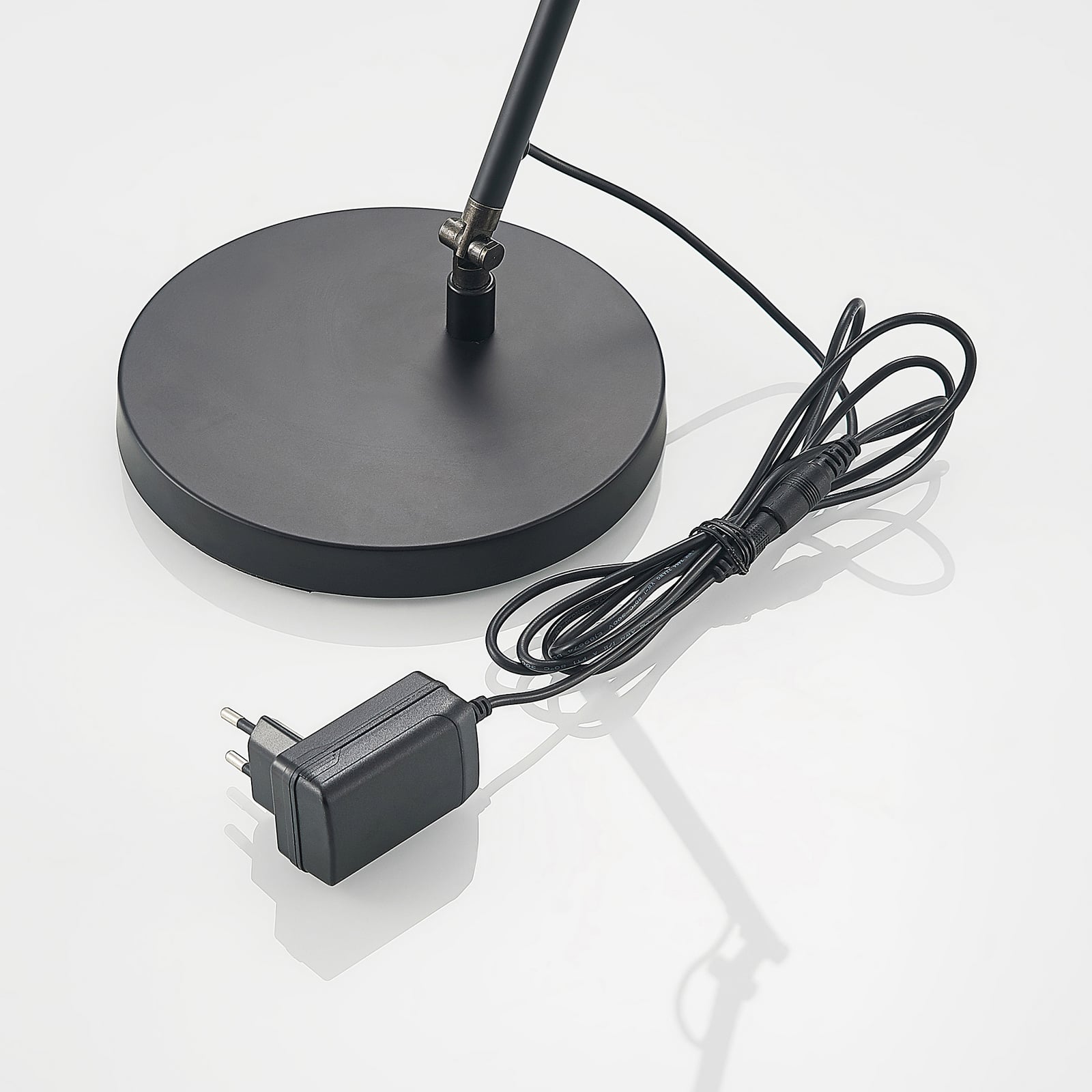 LED bordlampe Tarris dimbar svart høyde 46 cm detalj av lampefot