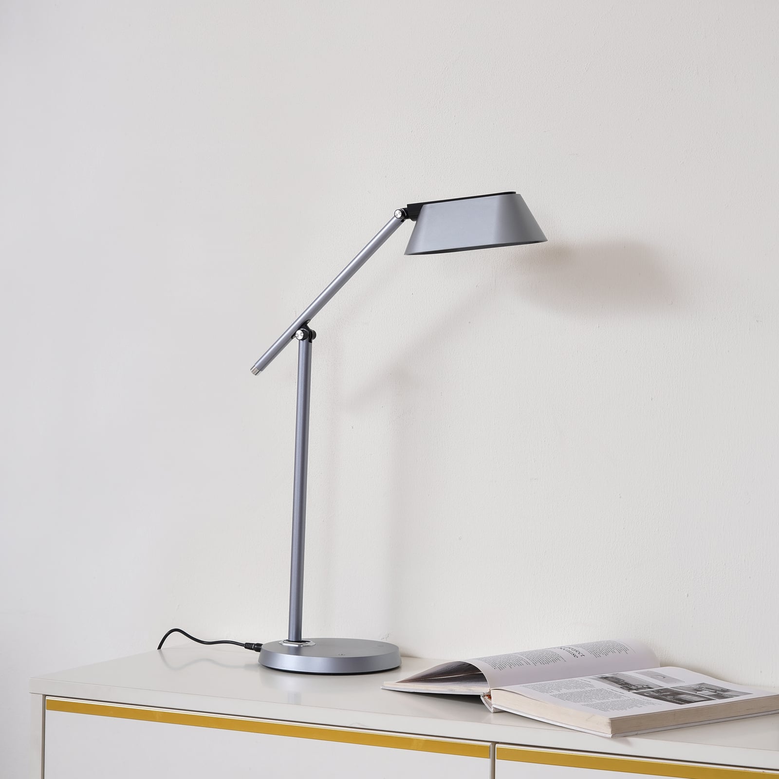 LED bordlampe Thies dimbar grå aluminium detalj av touch-dimmer
