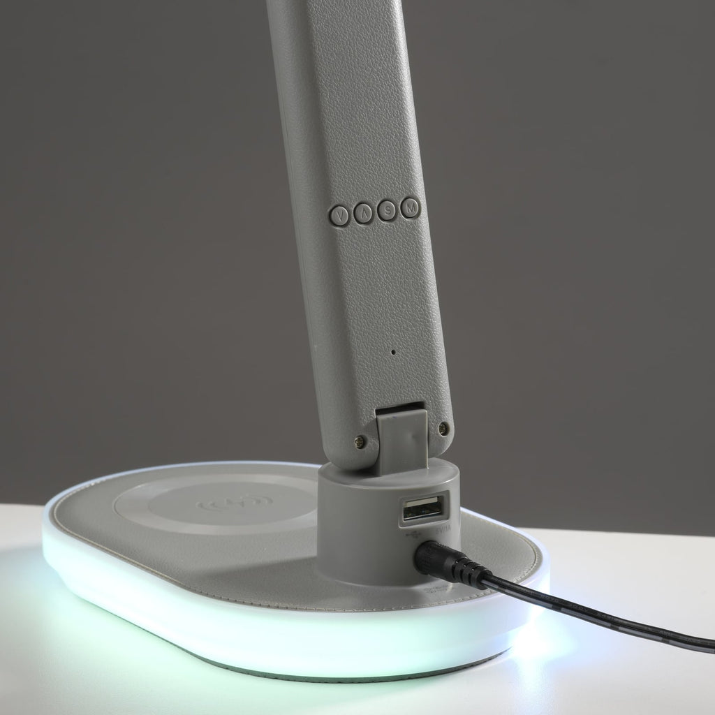 LED bordlampe Tina CCT RGB dimbar hvit 54 cm montert på skrivebord