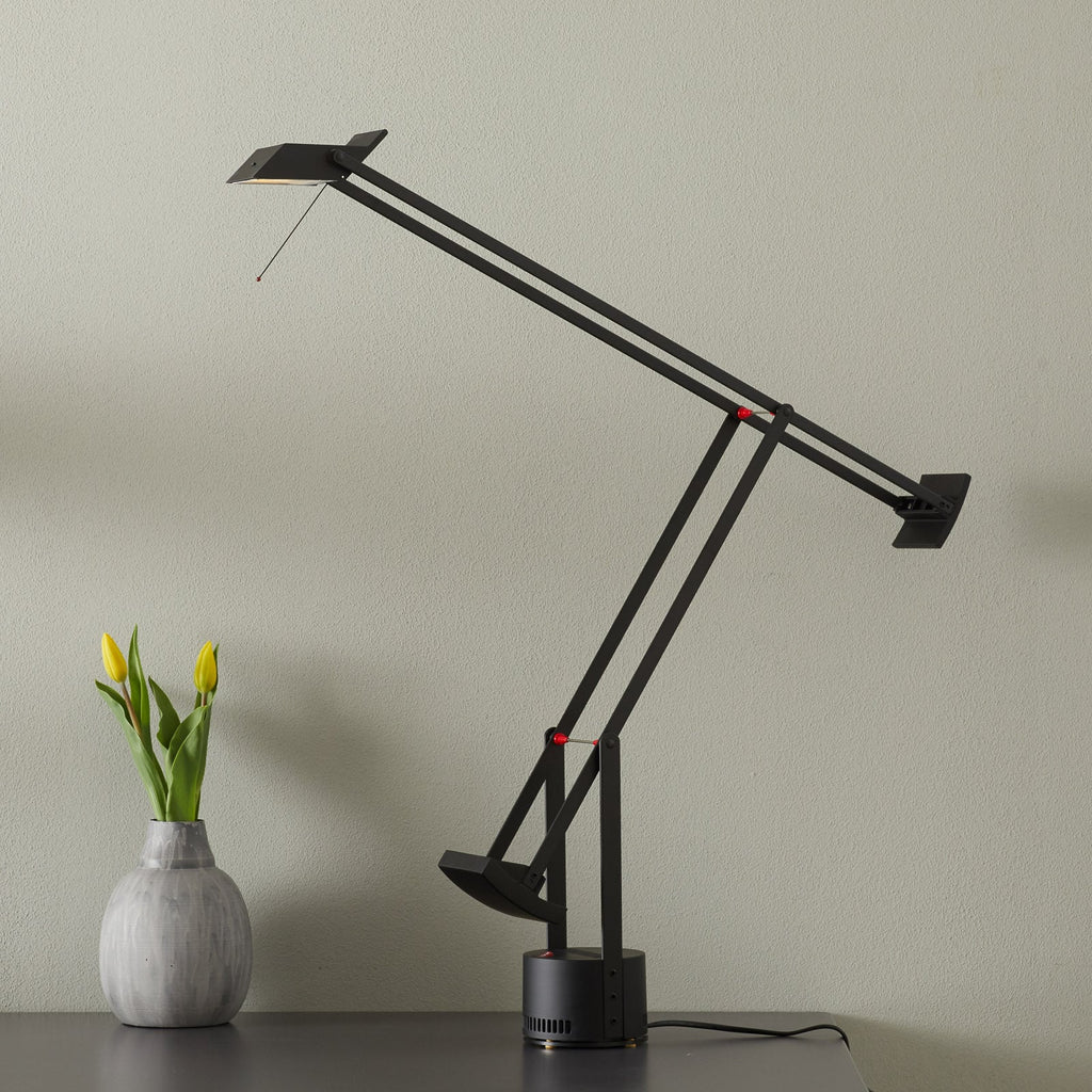 LED bordlampe Tizio dimbar svart aluminium 3000K bakside