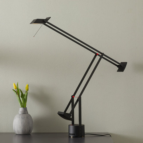 LED bordlampe Tizio dimbar svart aluminium 3000K bakside