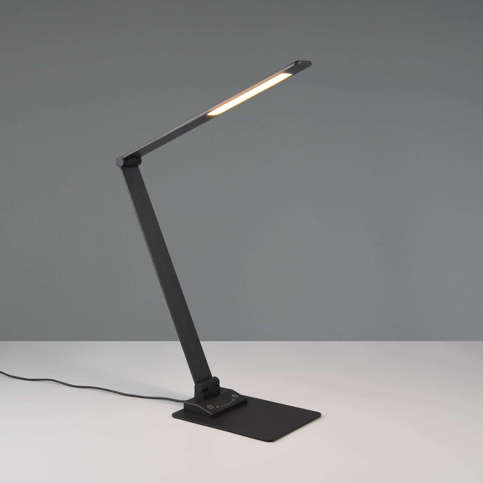 LED bordlampe Travis dimbar CCT touch USB svart matt nærbilde av lampefot