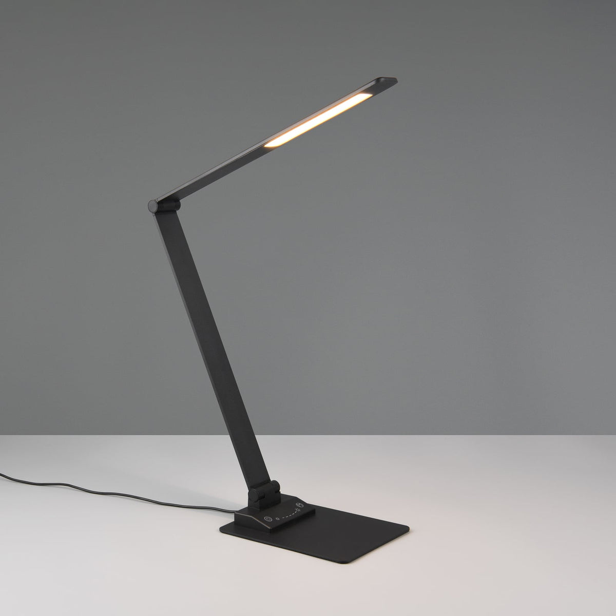 LED bordlampe Travis dimbar CCT touch USB svart matt nærbilde av lampefot