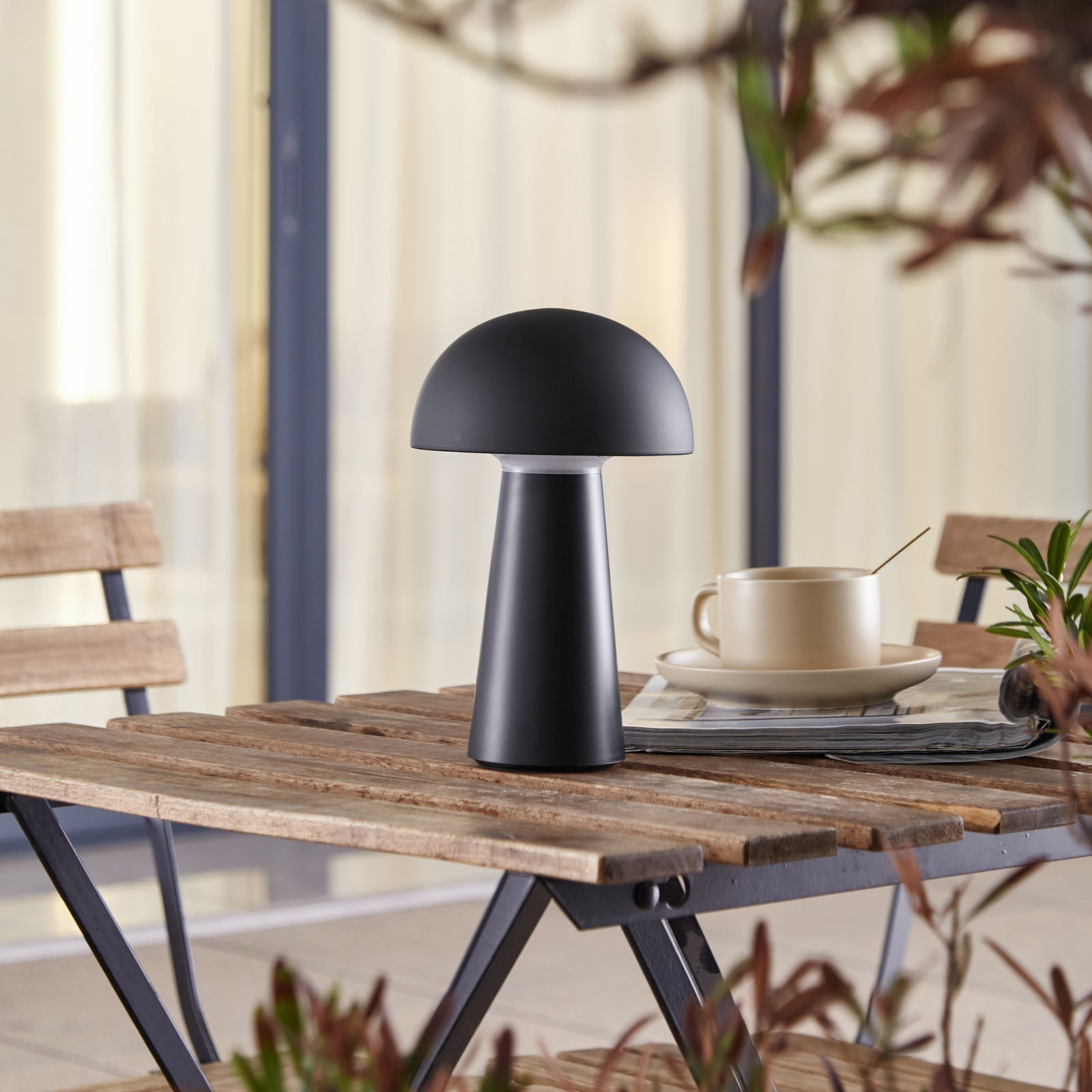 LED bordlampe Zyre dimbar svart IP44 med akku bakside