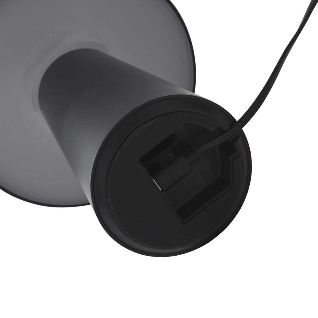 LED bordlampe Zyre dimbar svart IP44 med akku oversikt over hele lampen