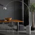 LED buegulvlampe Arco krom marmor dimbar 240 cm forfra