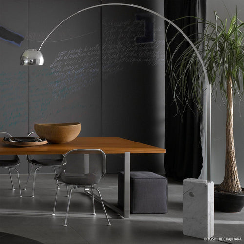 LED buegulvlampe Arco krom marmor dimbar 240 cm forfra
