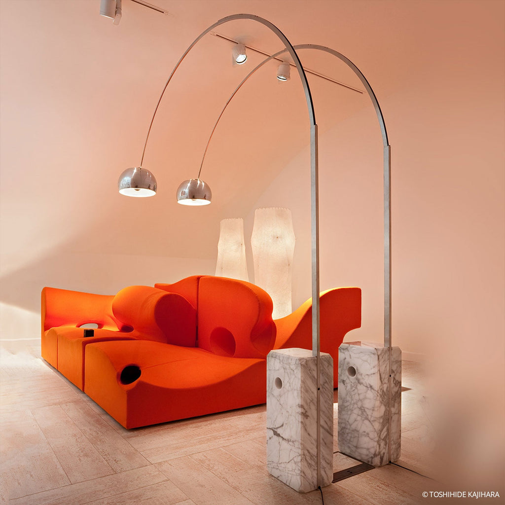 LED buegulvlampe Arco krom marmor dimbar 240 cm detalj av base