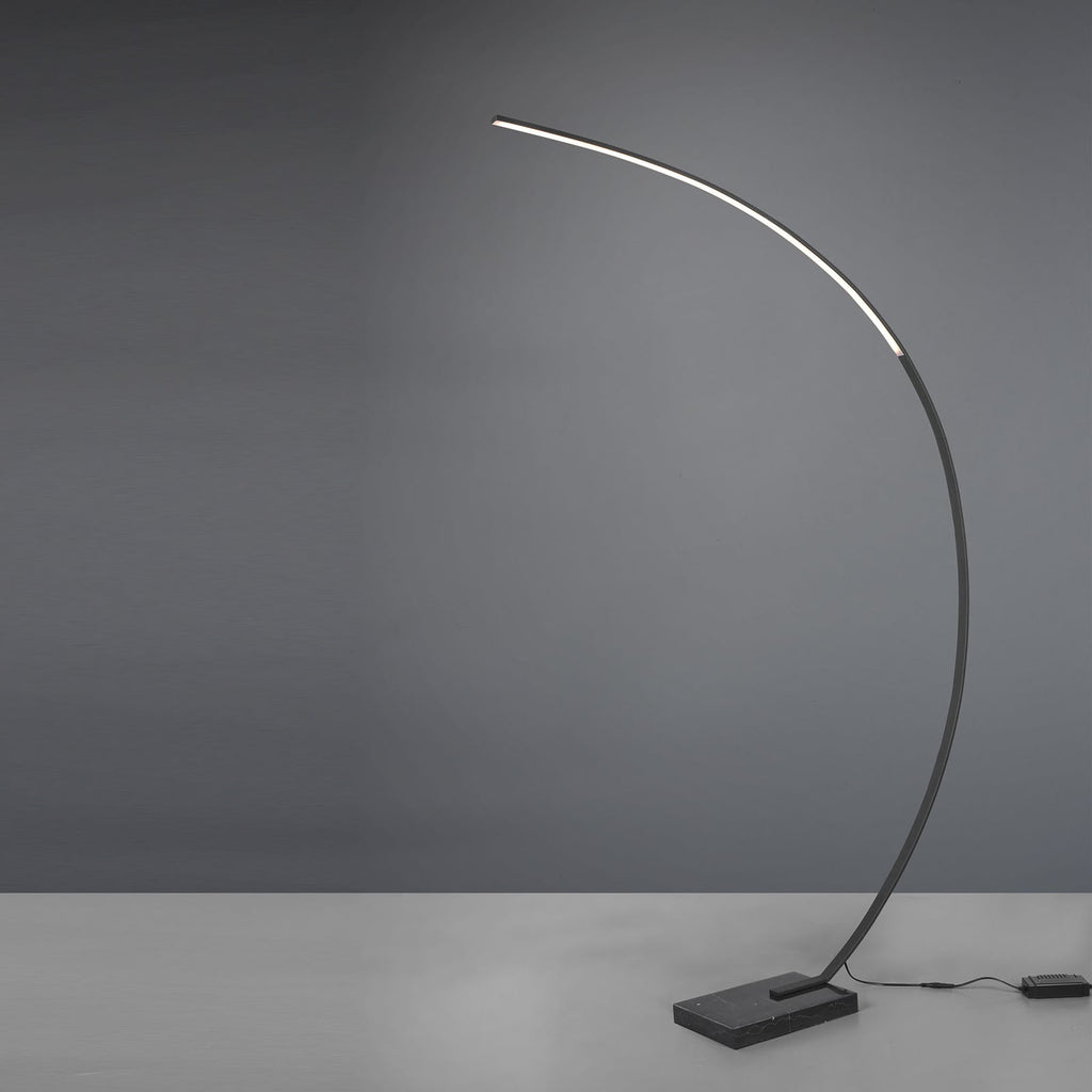 Detalj av LED buegulvlampe Bangkok svart matt marmor