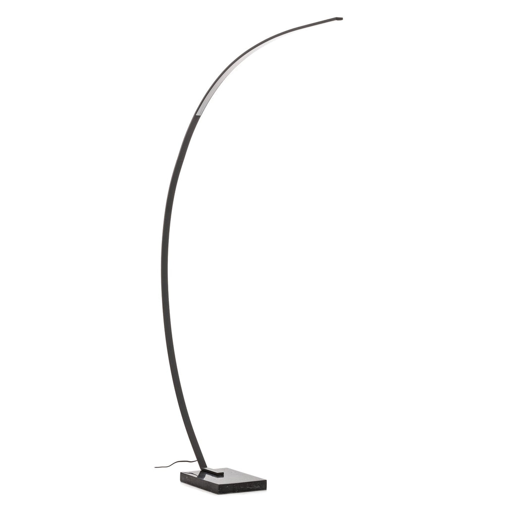 Montert LED buegulvlampe Bangkok svart matt marmor i stue
