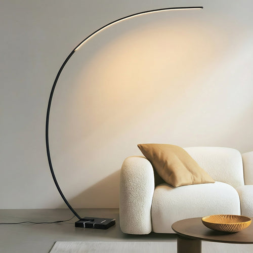 LED buegulvlampe Kendra svart aluminium marmor forfra