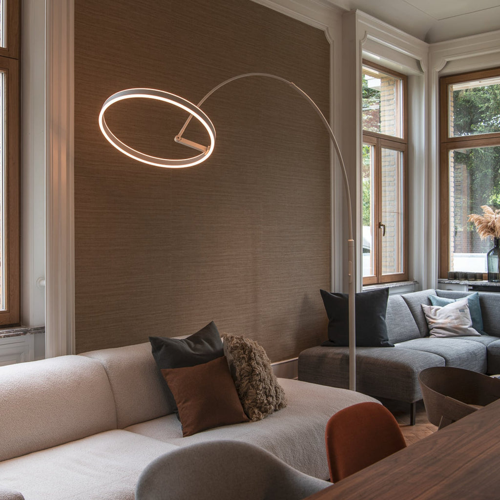 LED buegulvlampe One Bow FL hvit stål forfra