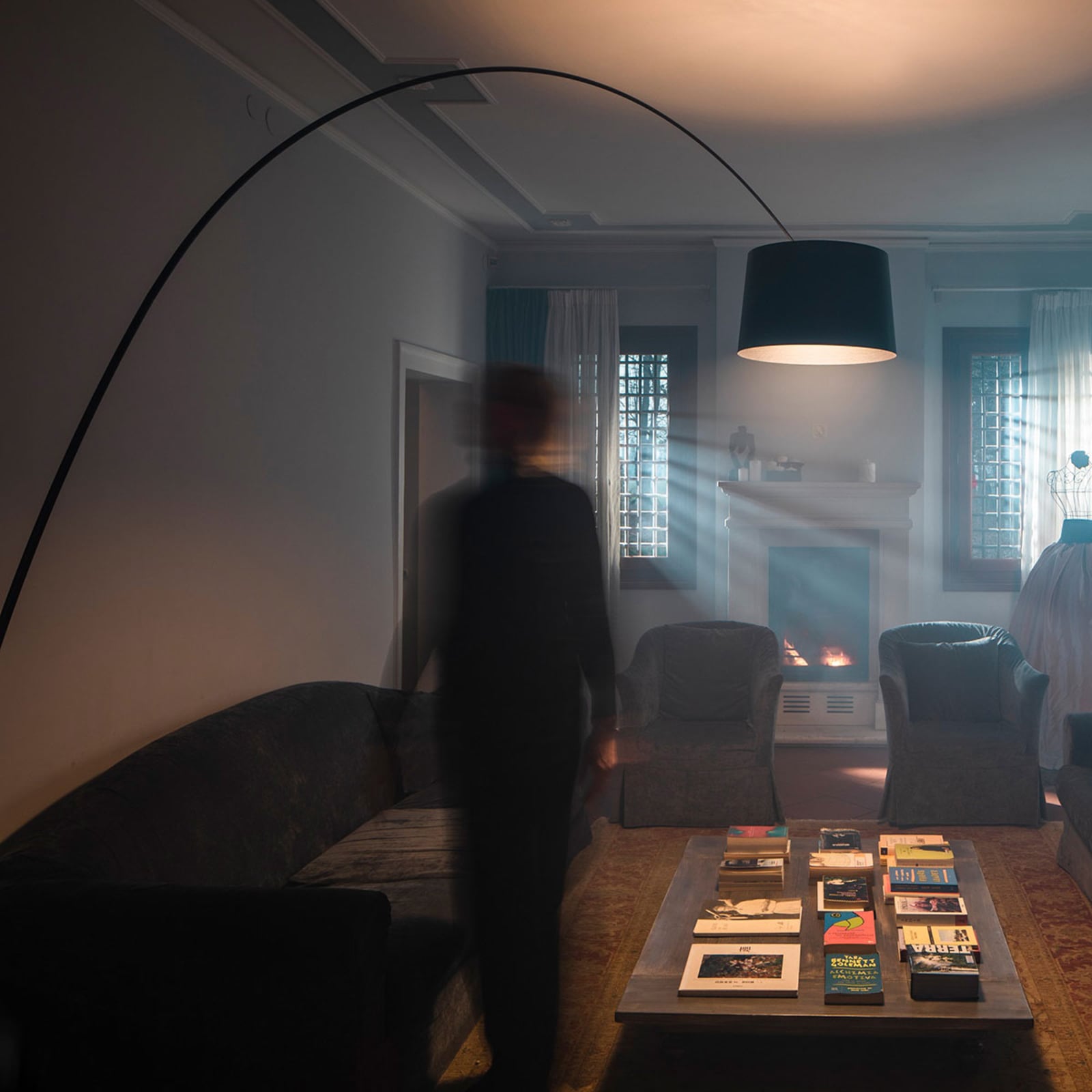Bakside av LED buegulvlampe TwiggyElle MyLight CCT dimbar svart