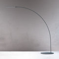 LED buegulvlampe Yumi metall svart 18W 3000K forfra