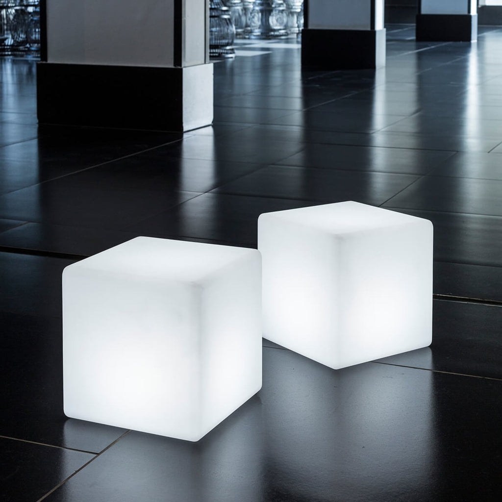 Montert LED dekolampe Big Cube terning RGB dimbar IP68 43 cm i uterom