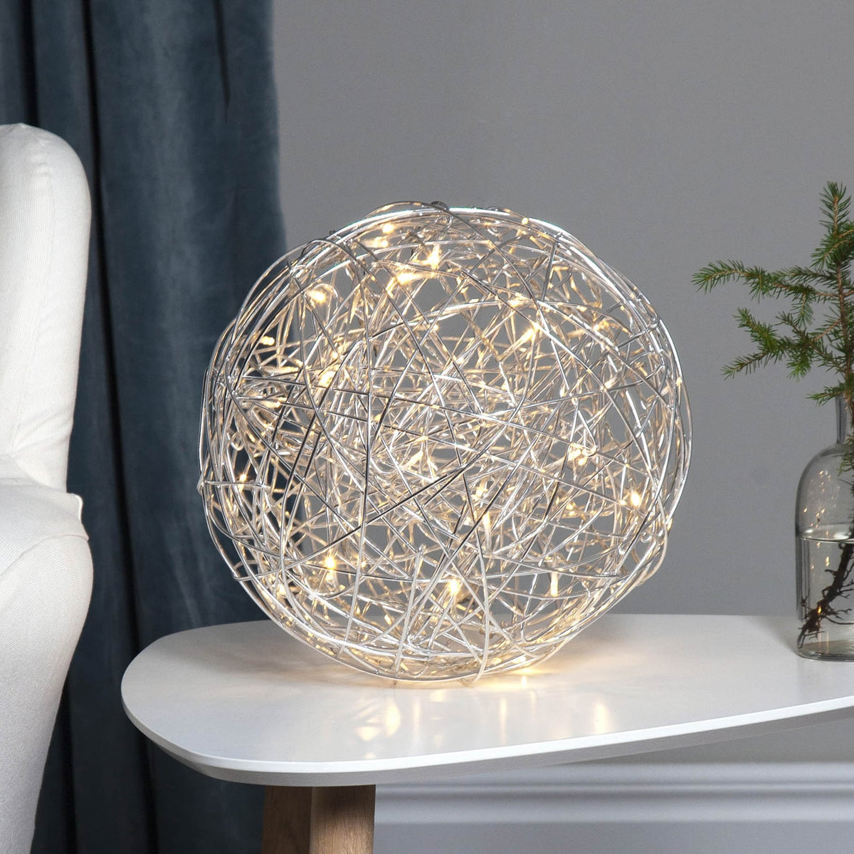 LED-dekorasjonskule Trassel aluminium Ø30 cm IP44 detalj av strømkabel