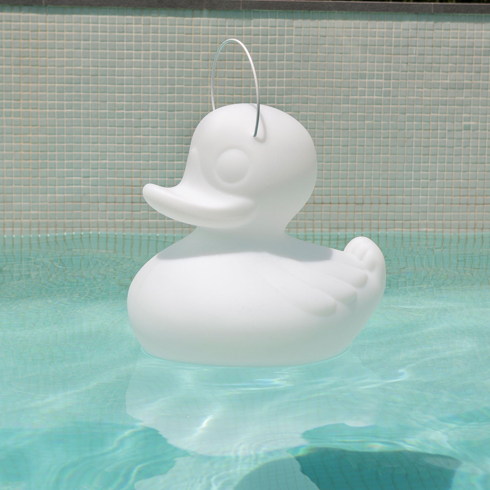 LED dekorasjonslampe DUCK-DUCK XL dimbar RGB IP68 hvit montert i hage