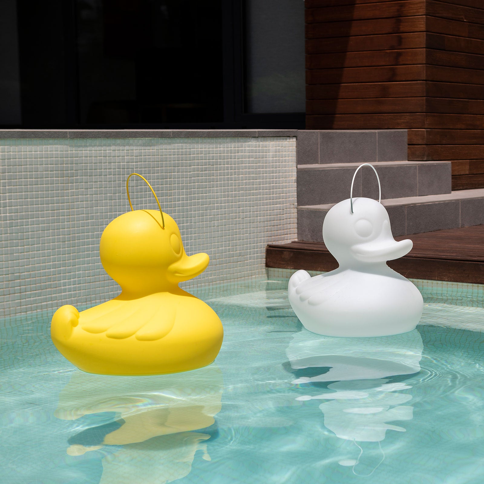 LED dekorasjonslampe DUCK-DUCK XL dimbar RGB IP68 hvit - Goodnight Light