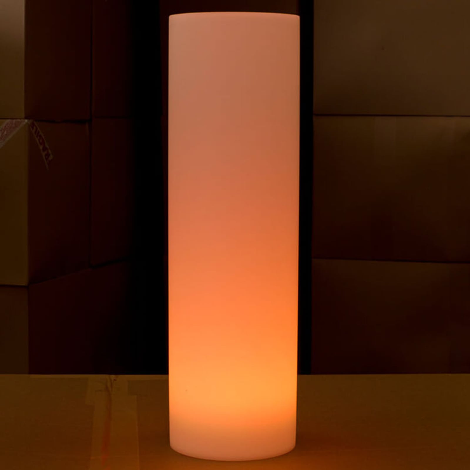 LED dekorasjonslampe Tower RGB oppladbar H70 cm IP68 nærbilde av bryter