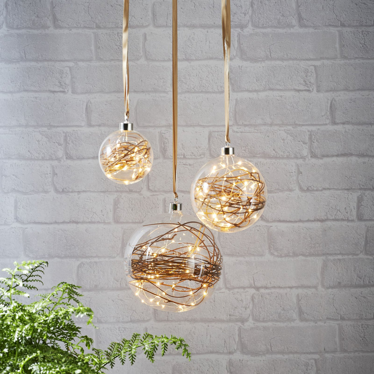 LED-dekorkule Glow glass og rattan Ø20 cm 40 LED bakside