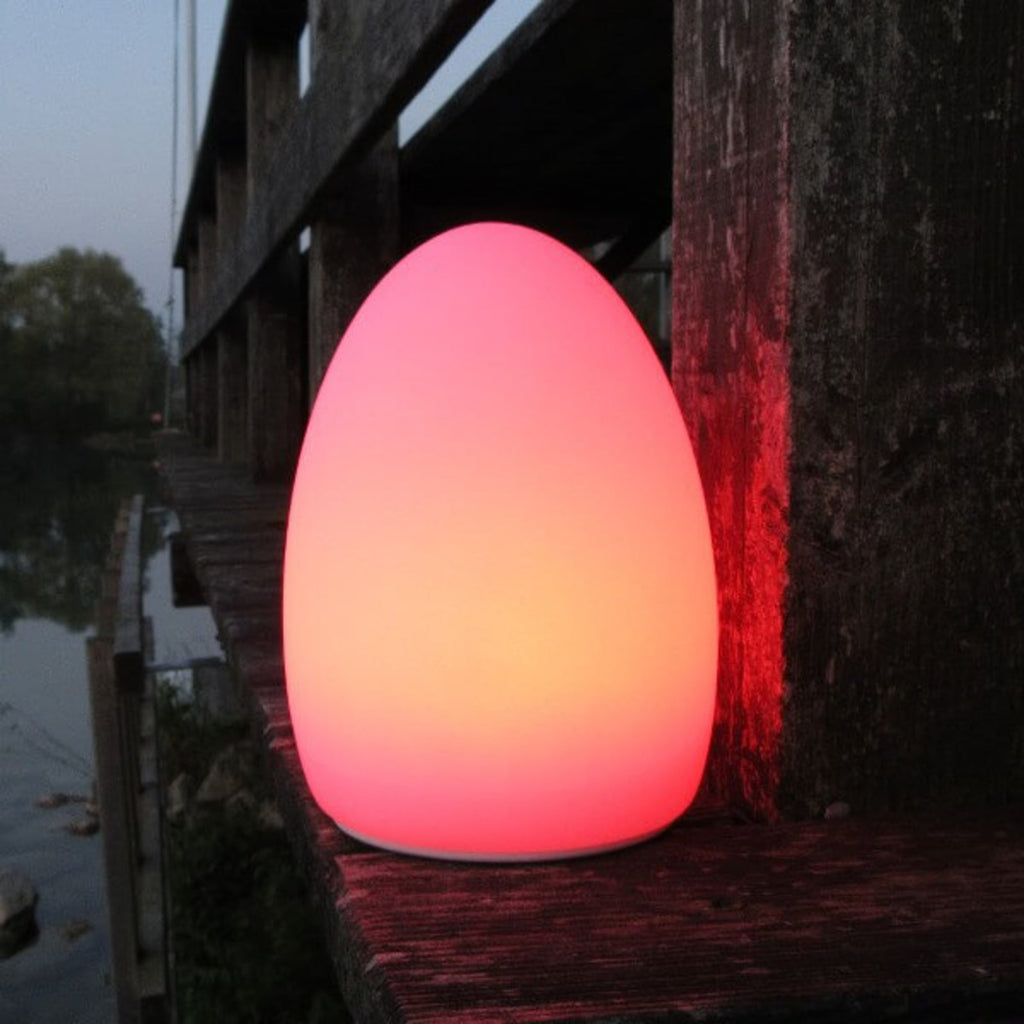 LED dekorlampe Egg med batteri RGB dimbar IP68 montert på bord