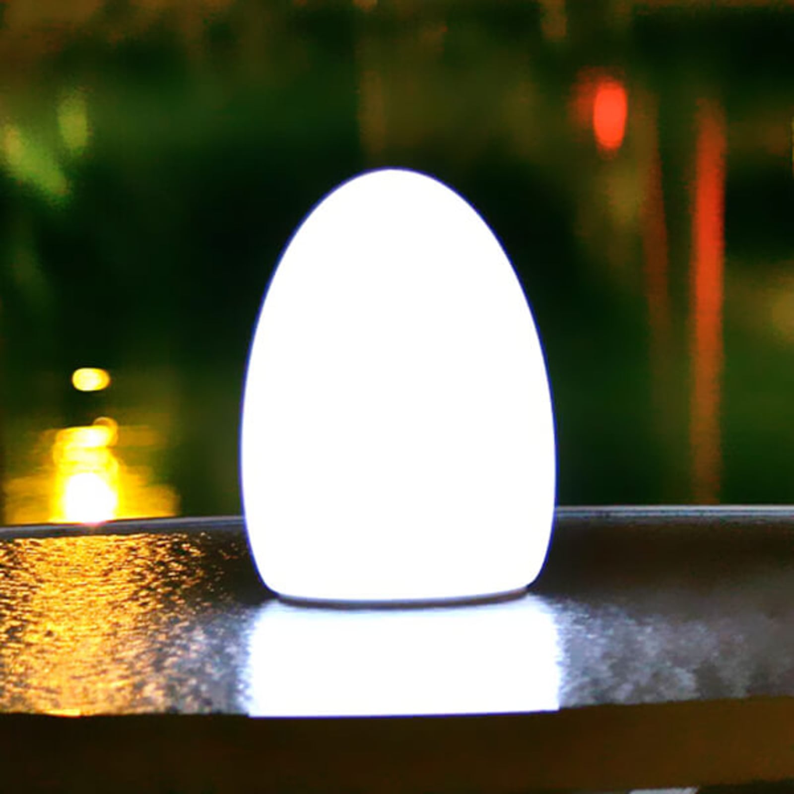 Nærbilde av LED dekorlampe Egg med batteri RGB dimbar IP68