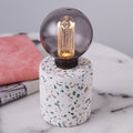 LED dekorlampe Elegant Flare betong terrazzo E27 H18 cm forfra