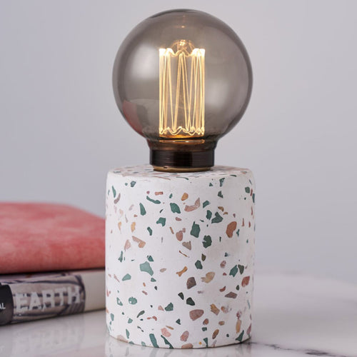 Bakside av LED dekorlampe Elegant Flare betong terrazzo E27 H18 cm