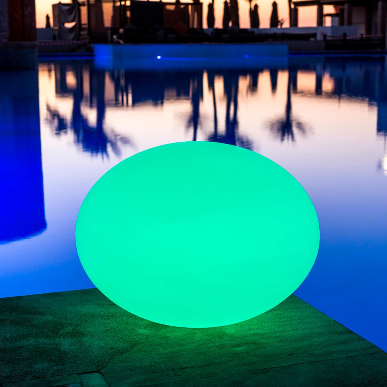 LED-dekorlampe Flatball L nærbilde av LED-lys