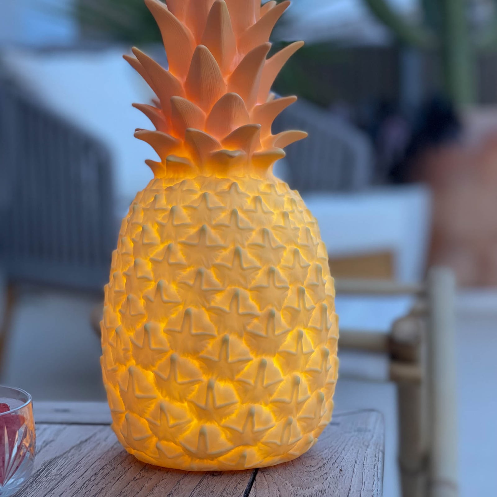 LED dekorlampe Pinacolada gul RGBW dimbar IP54 induksjonsladestasjon