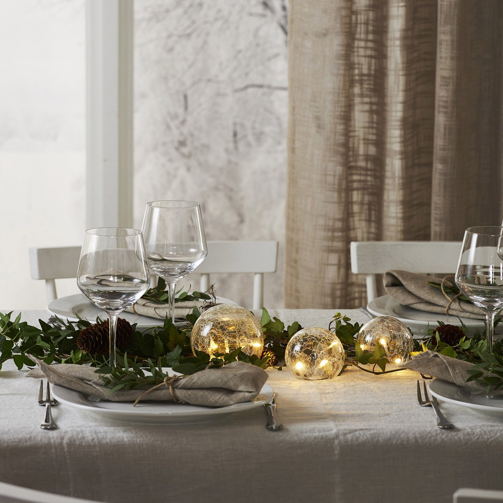 Detalj av LED dekorlys Triss glass transparent 3 kuler