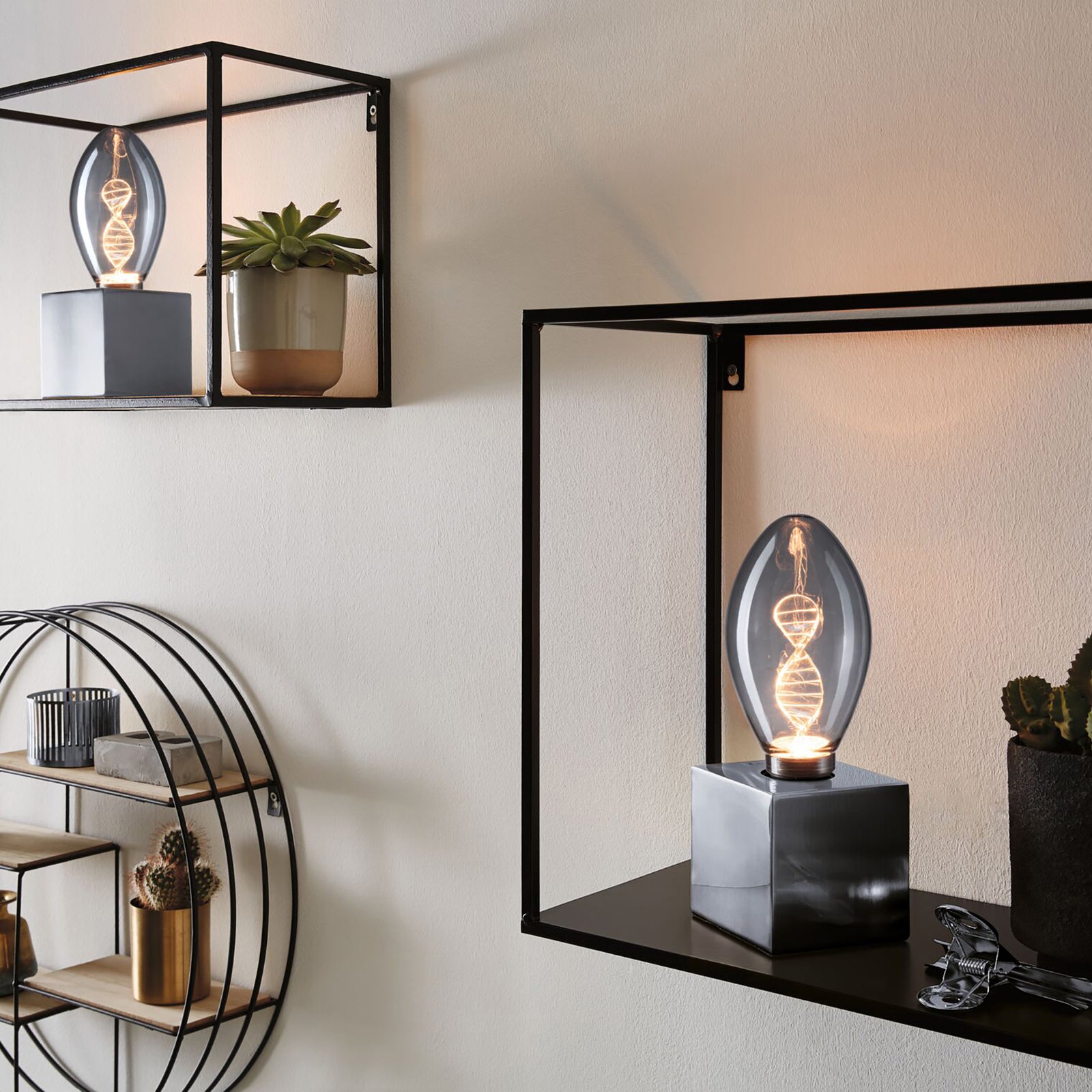 LED dekorpære E27 3,5W Helix 1800K røykfarget glass - nærbilde av glass