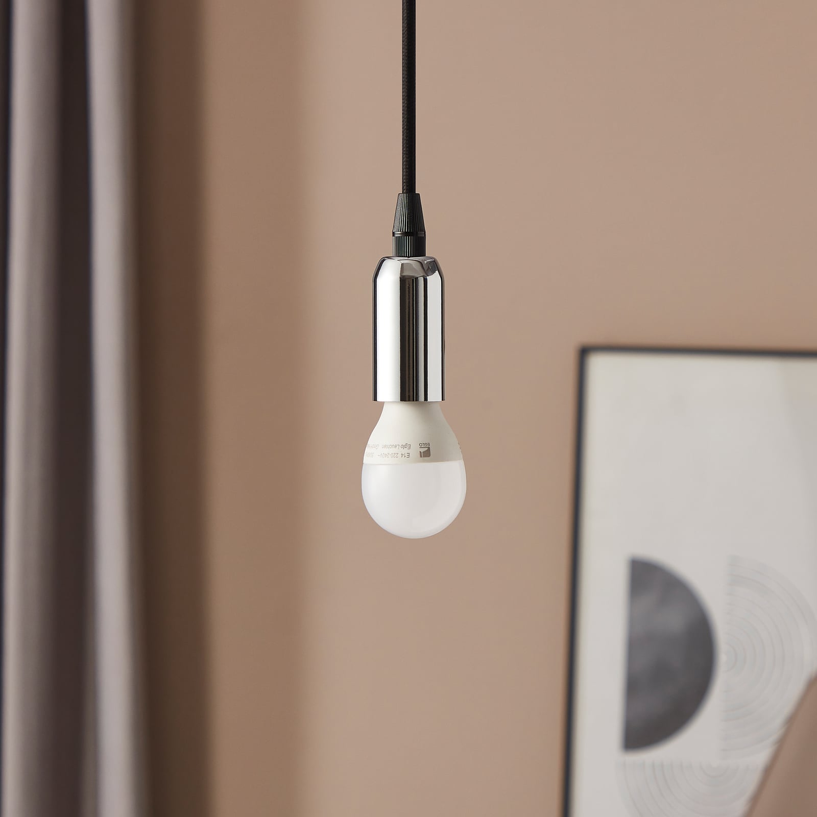 LED dråpepære E14 7,5W 3000K varmhvit 806lm dimbar EGLO bakside