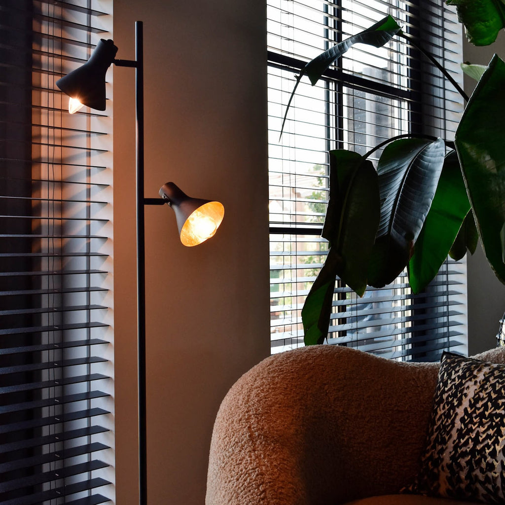 LED-dråpepære E14 smart filament 4,9W 1800-3000K gull detalj