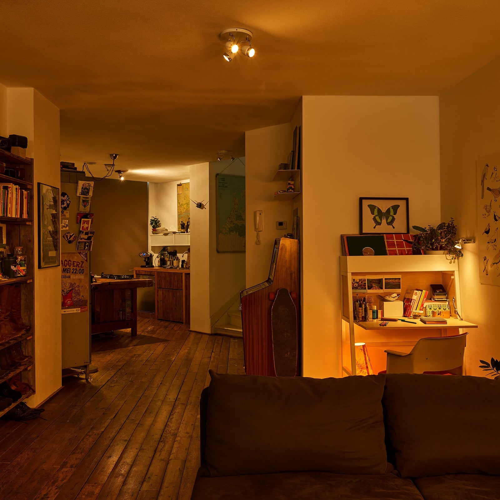 LED dråpepære E27 3,4W WarmGlow dimbar matt Ra90 Philips montert i lampe
