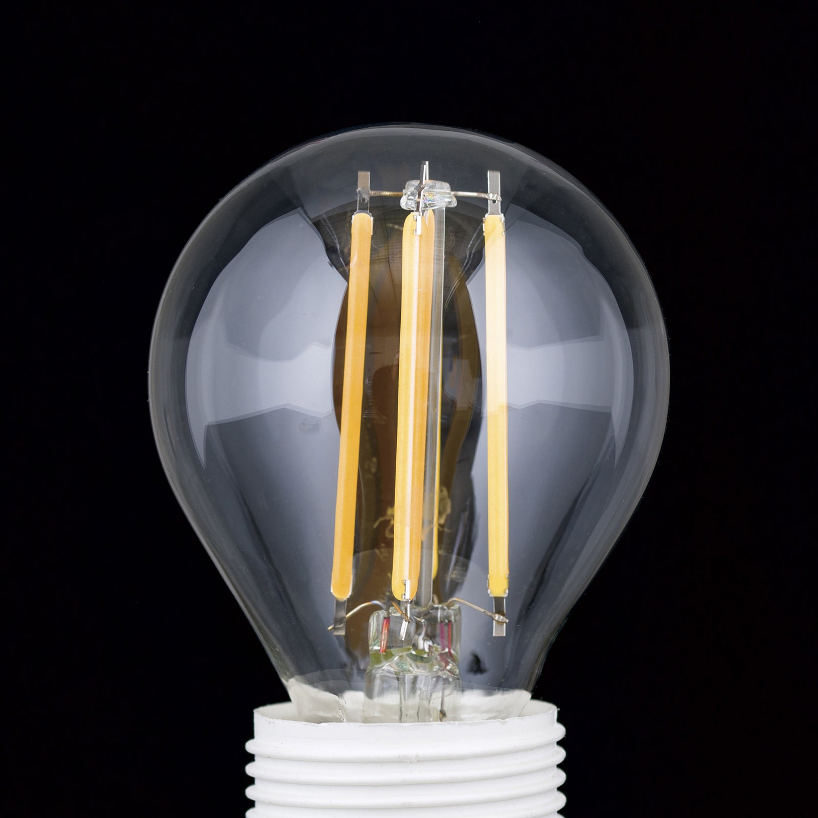 Detalj av LED dråpeformet filamentpære E14 5W 2700K klar dimbar - ORION