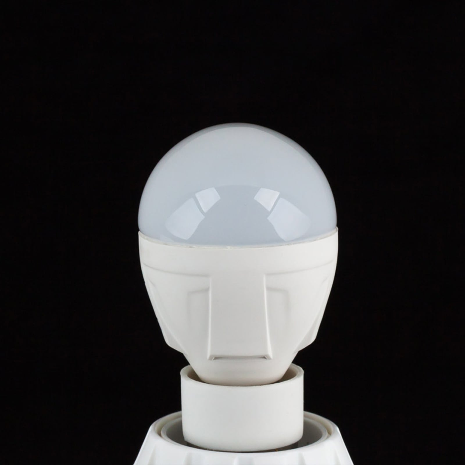 LED dråpeformet pære E14 4,9W 3000K varmhvit 470lm - Lindby montert i lampe