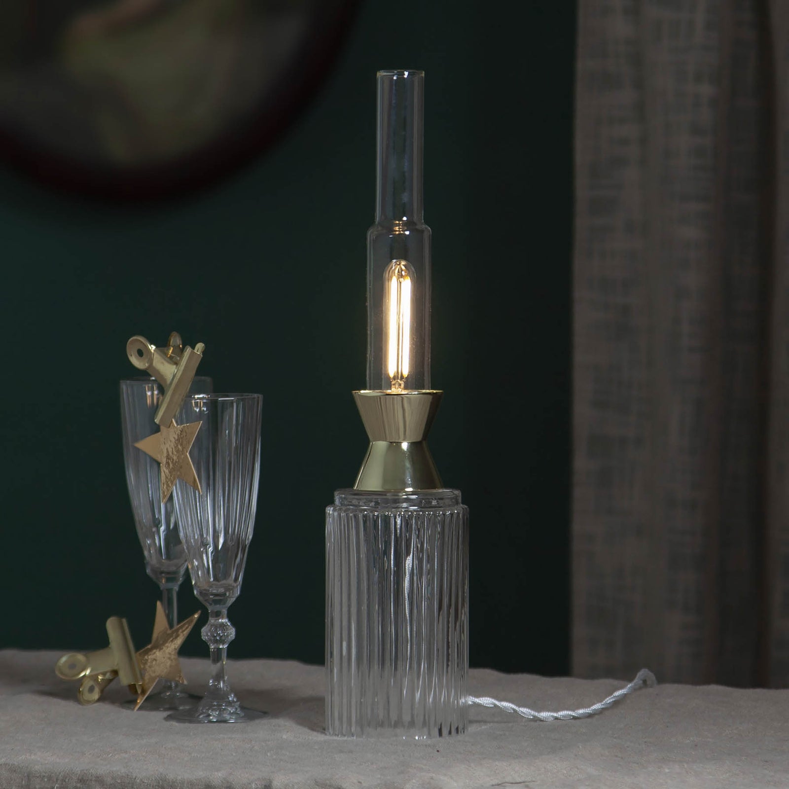 LED filamentpære E14 2W 2700K Ra90 dimbar rørform klar montert
