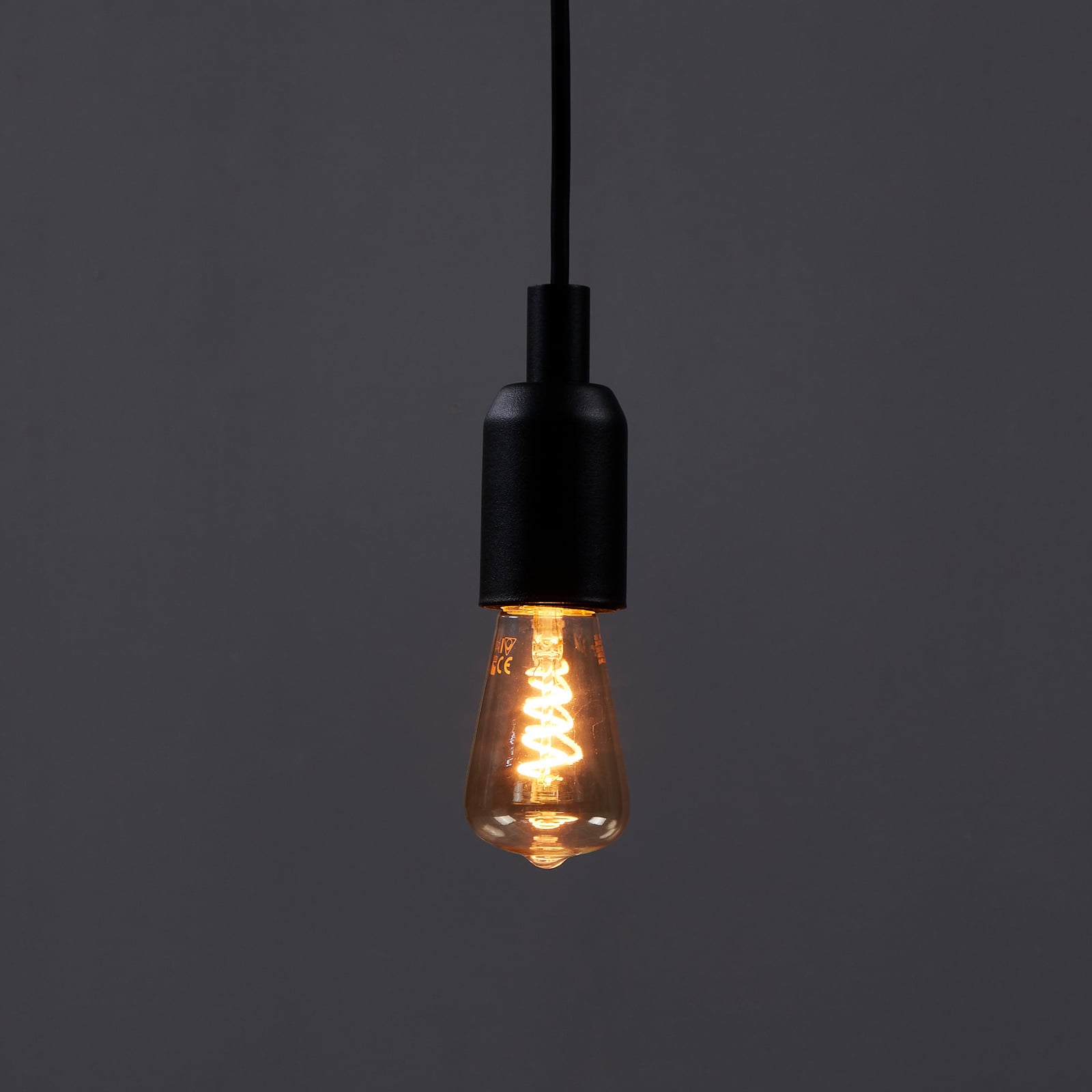 Montert LED filamentpære E27 4W ST48 2000K dimbar amber i lampe