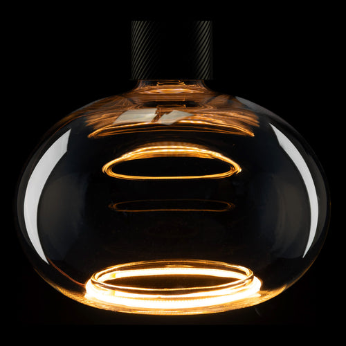 Detaljbilde av LED filamentpære Floating Oval E27 4,5W 2200K dimbar gull