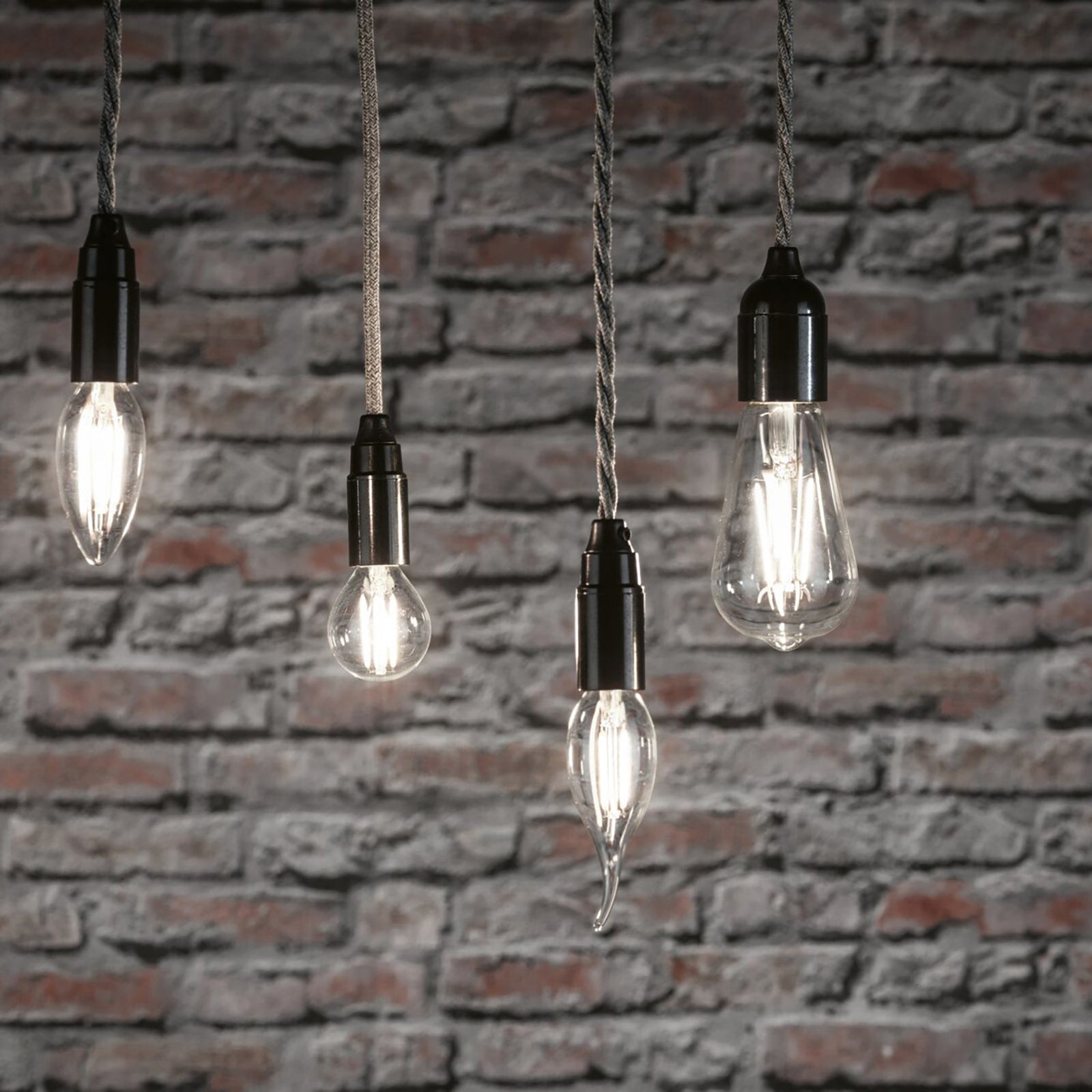 Nærbilde av LED filamentpære kronelysform E14 4,8W 4000K klar Paulmann