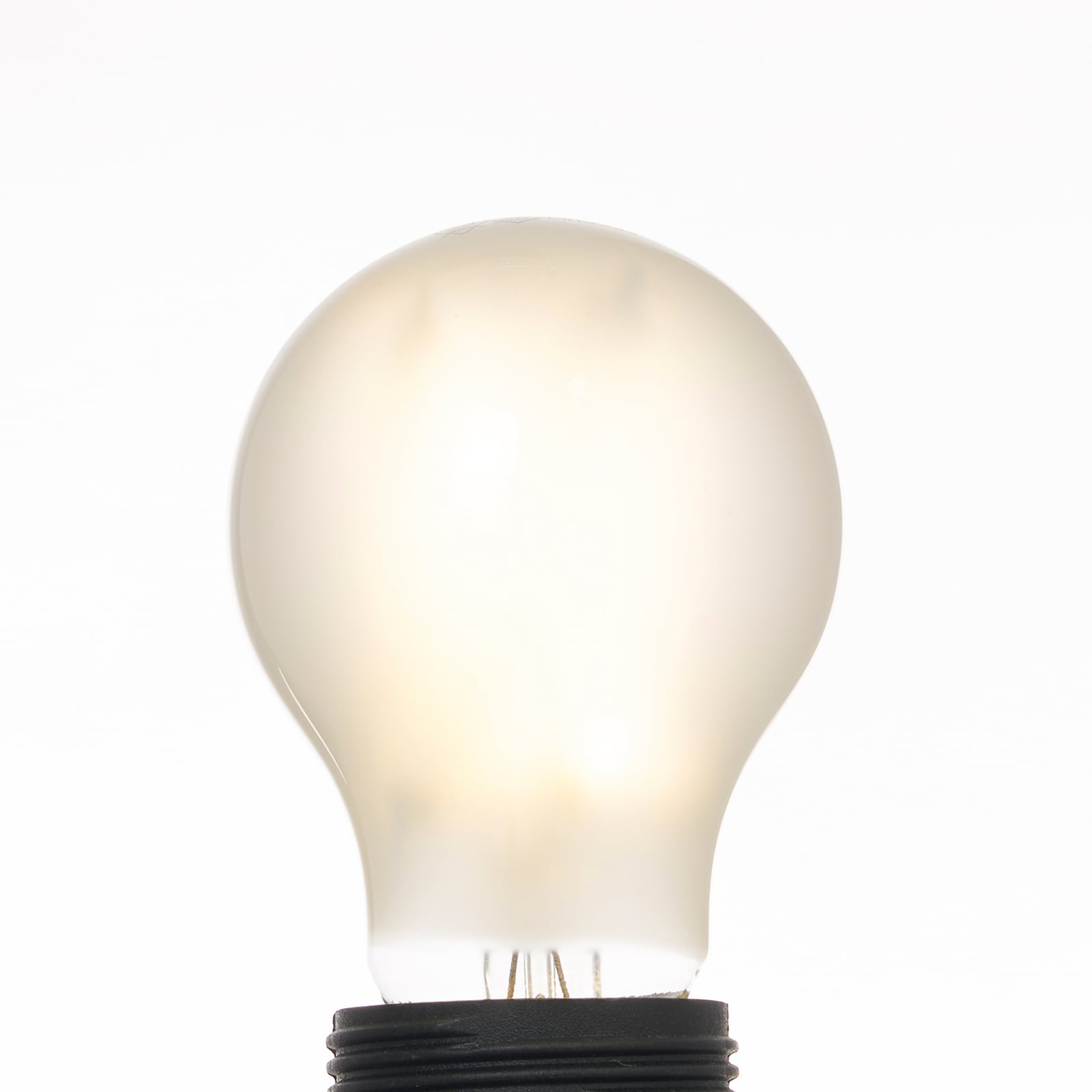 LED filamentpære E27 2,2W 3000K matt opal Arcchio nærbilde av filament