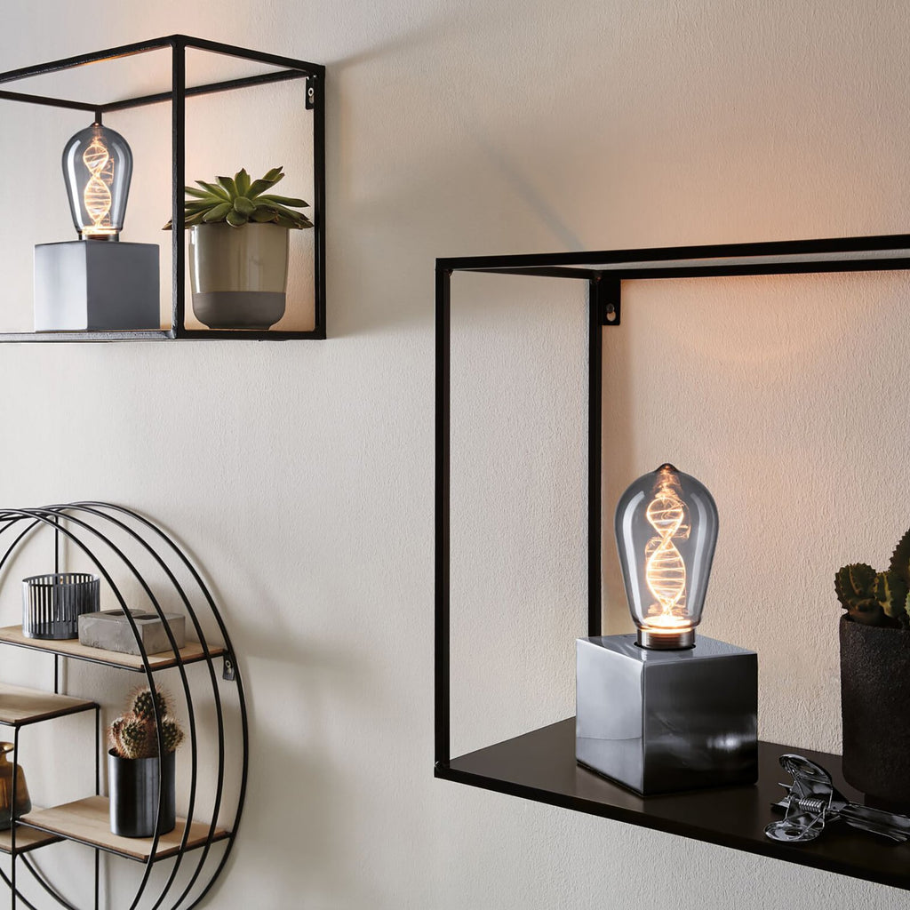 LED filamentpære E27 3,5W Helix 1800K ST64 røykfarget nærbilde av filament