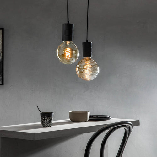LED filamentpære E27 3,8W G125 gull 2100K dimbar bakside