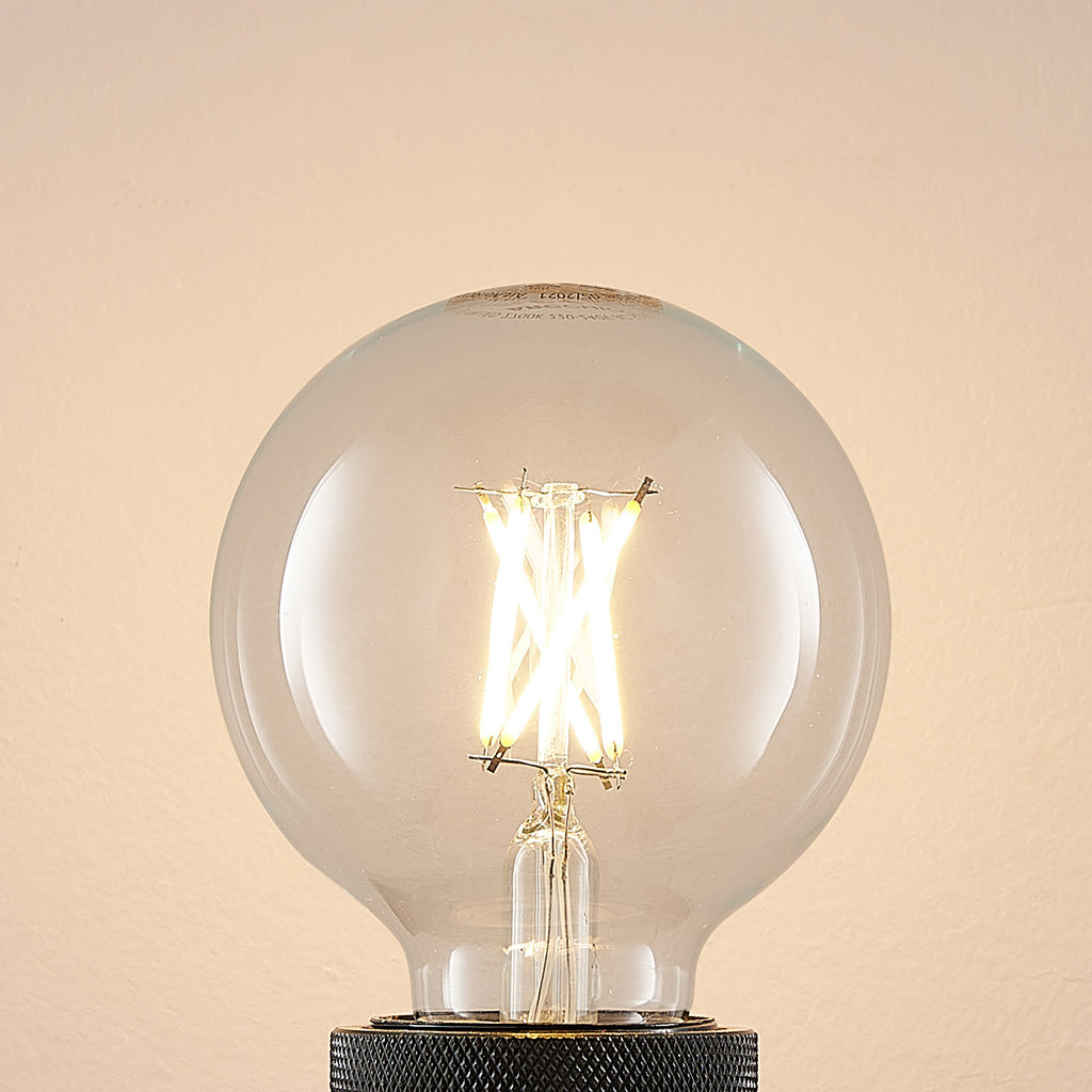 LED filamentpære E27 4W G80 2700K dimbar klar glass - Arcchio nærbilde av sokkel