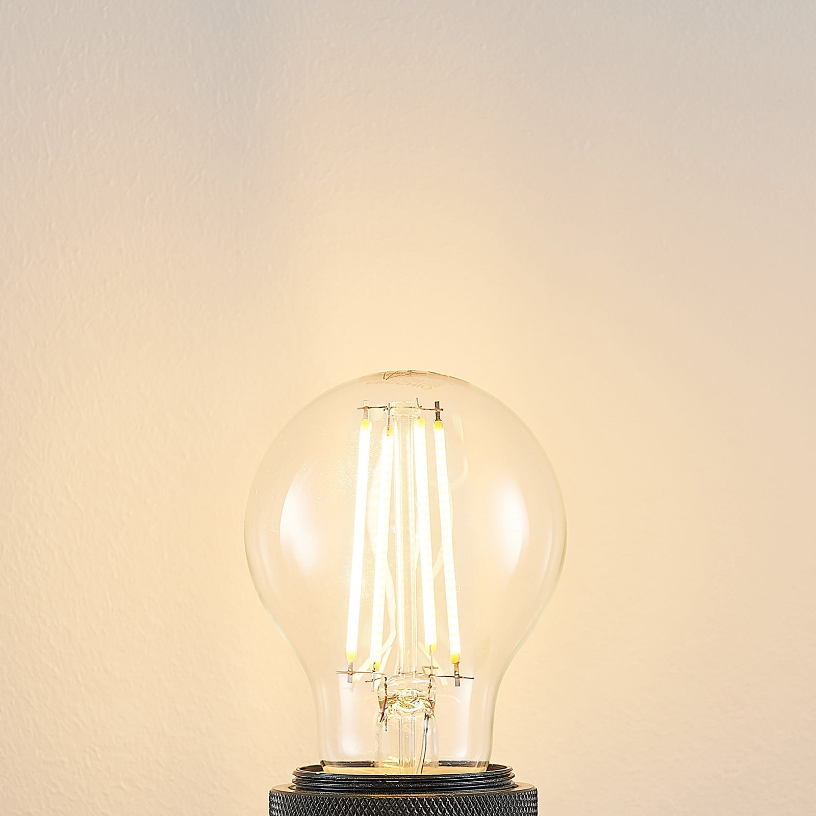 Montert LED filamentpære E27 6,5W 2700K 3-stegs dimbar klar - Arcchio i lampe