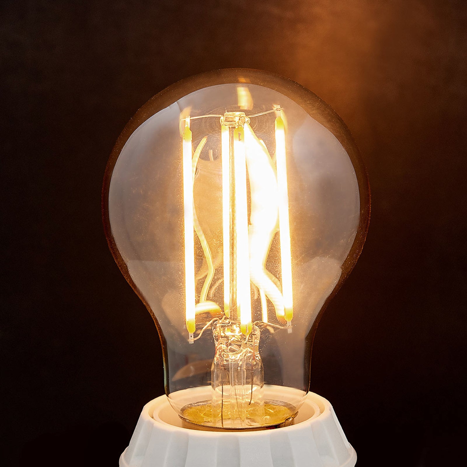 LED filamentpære E27 pæreform 6W 1800K amber - Lindby bakside